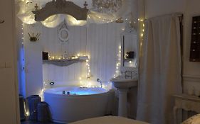 L Escapade Aixoise Sauna Balneo Jacuzzi Petit Dejeuner Boissons Netflix Centre Historique